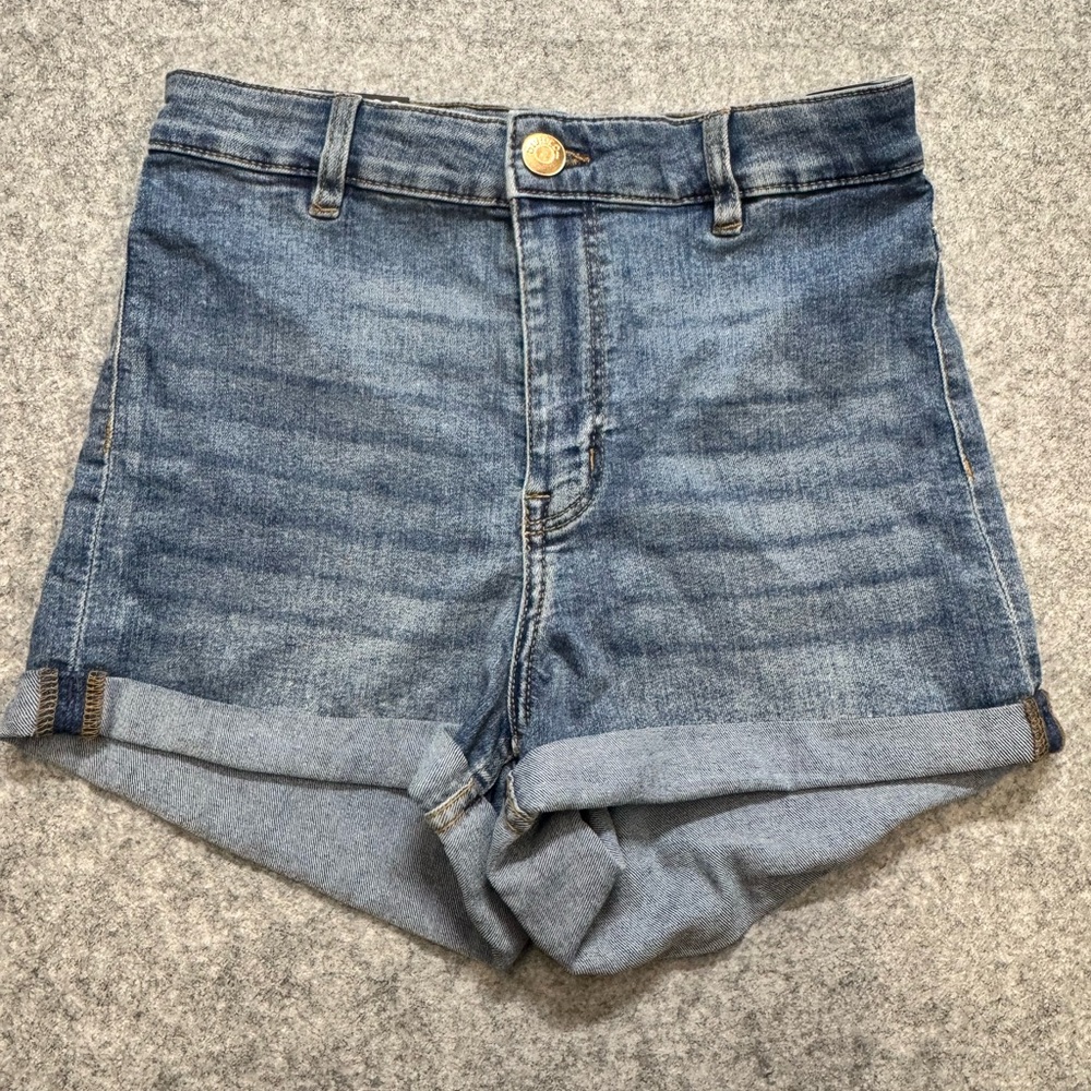 H&M Divided High Waisted Denim Shorts Women’s Size 6 Blue Cuffed Stretch